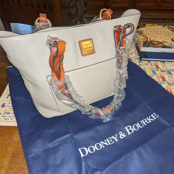 Dooney & Bourke Tan Leather Purse - Picture 9 of 13